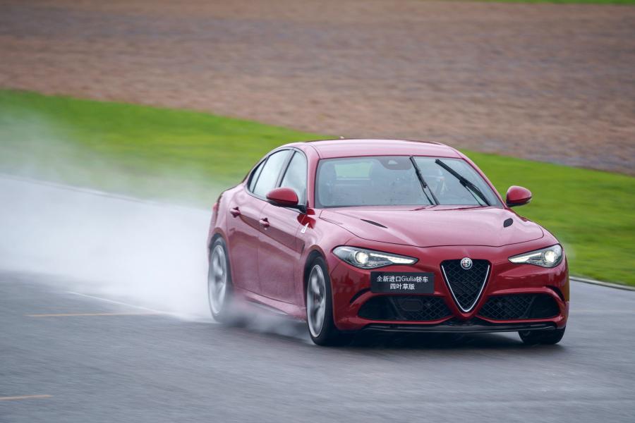  Alfa Romeo Giulia Quadrifoglio (952) 2017 года  (CN) (фото 8 из 12)